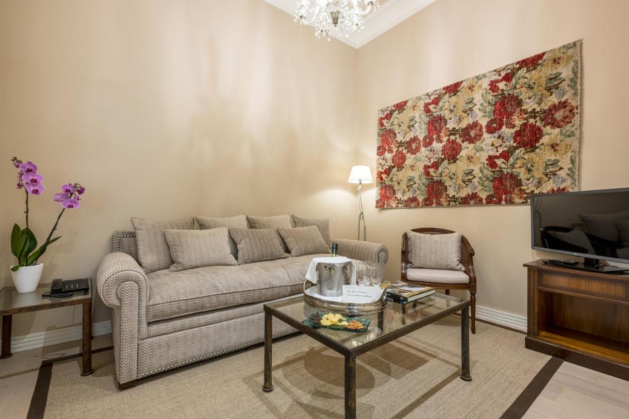 Hotel Rector سلامنكا المظهر الخارجي الصورة A living room at the Ritz-Carlton