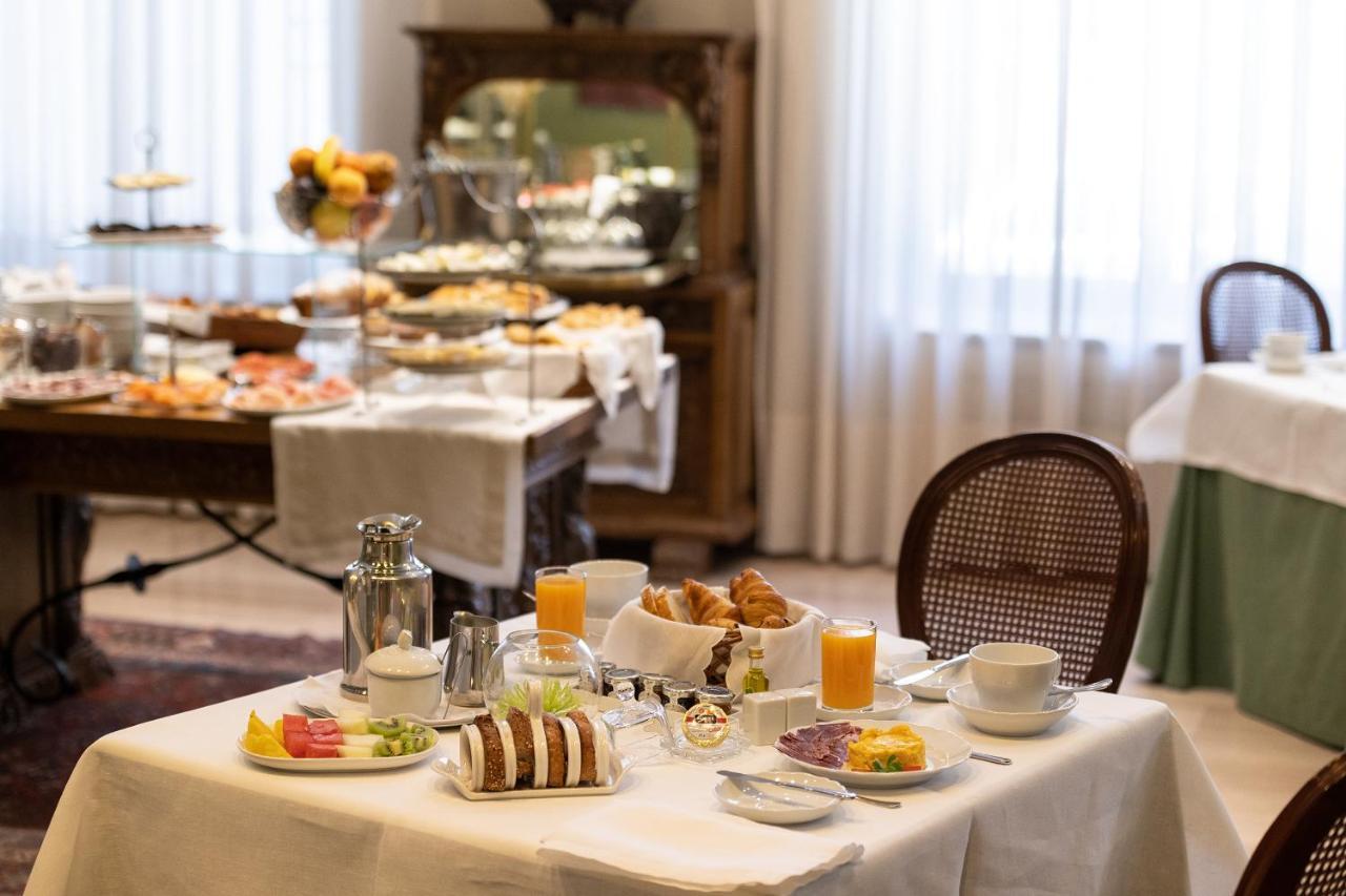 Hotel Rector سلامنكا المظهر الخارجي الصورة Breakfast at the hotel