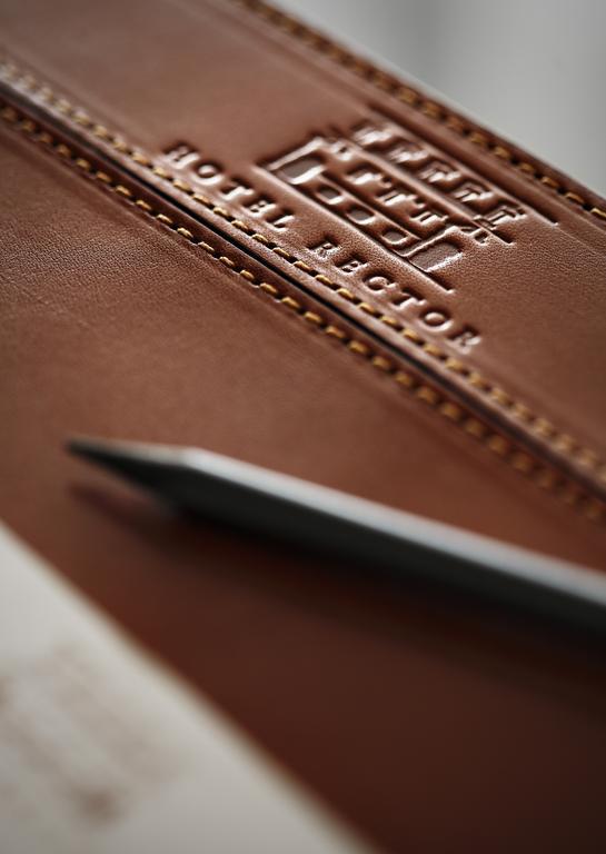 Hotel Rector سلامنكا المظهر الخارجي الصورة Detail of a leather shoe