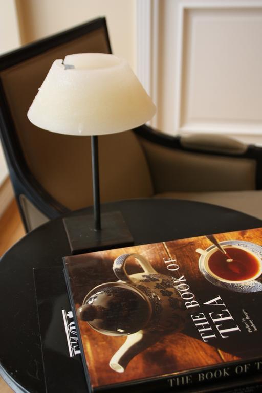 Hotel Rector سلامنكا المظهر الخارجي الصورة A coffee table book